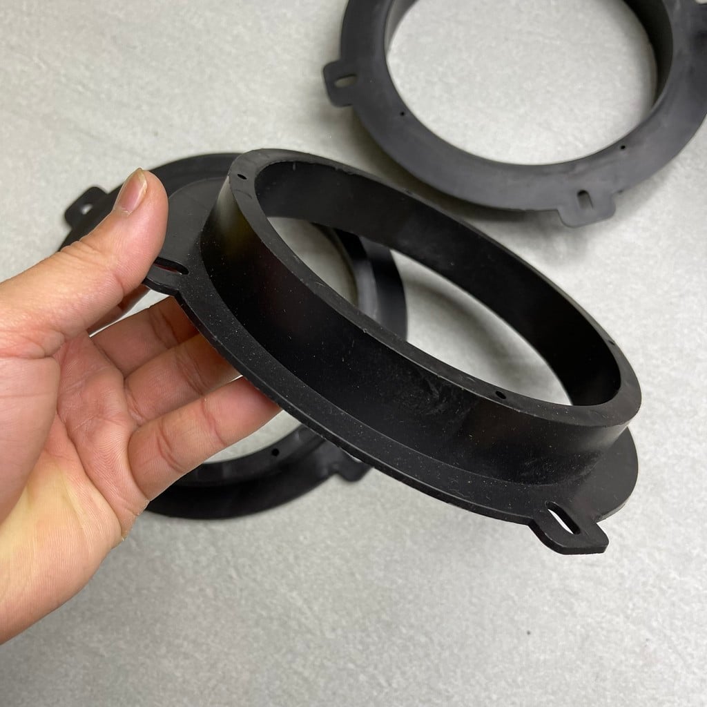 Dưỡng loa cánh ô tô 6.5 inch Huyndai và Kia cỡ 16.5cm kích thước chuẩn bắt ốc vít din cho I10, Santafe, Forte, Sorento