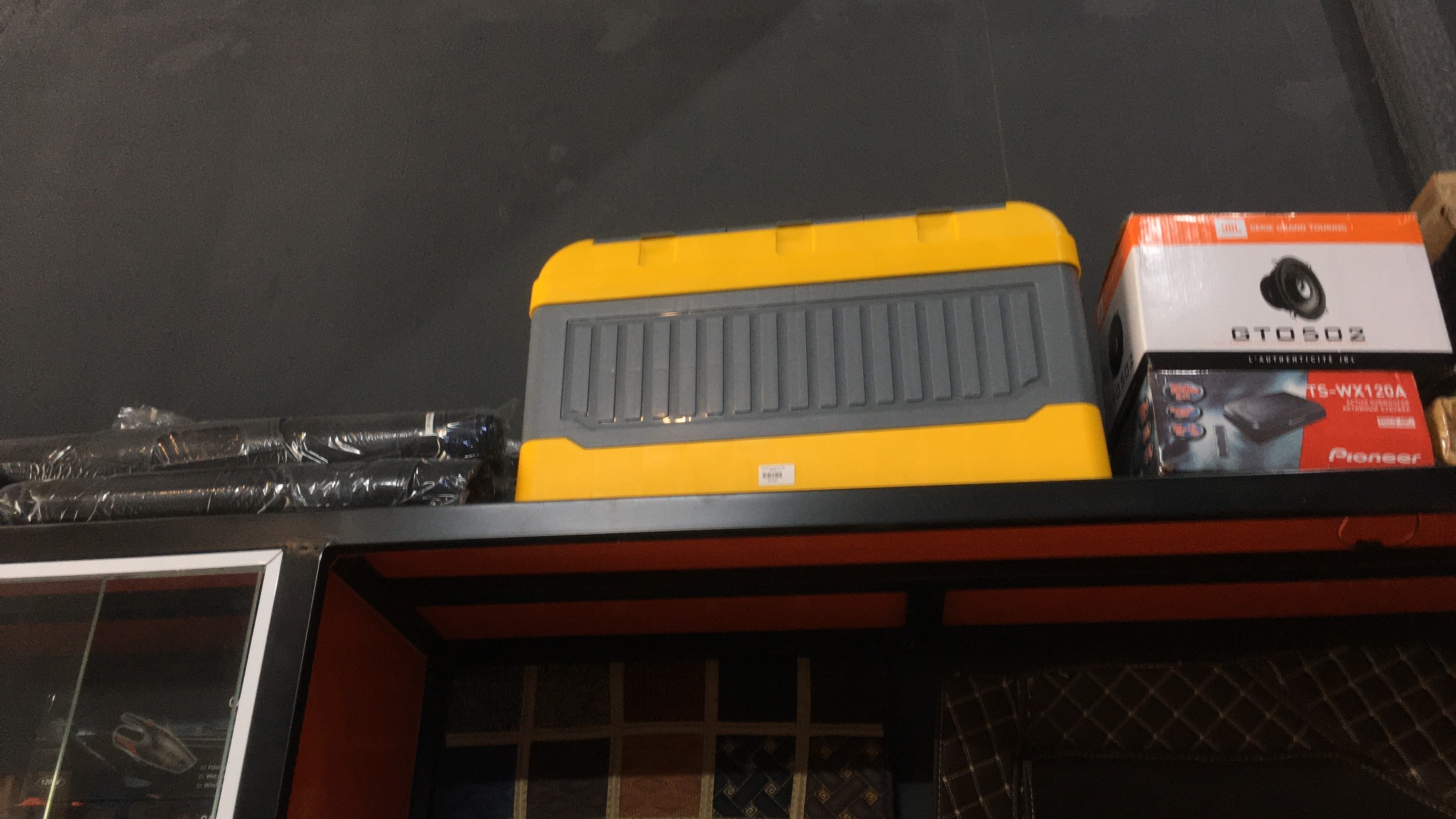 Thùng nhựa đựng cốp xe ô tô Hộp Đựng Đồ Đa Năng tiện lợi hơn với những chuyến đi picnic, sắp xếp đồ đạc trong nhà