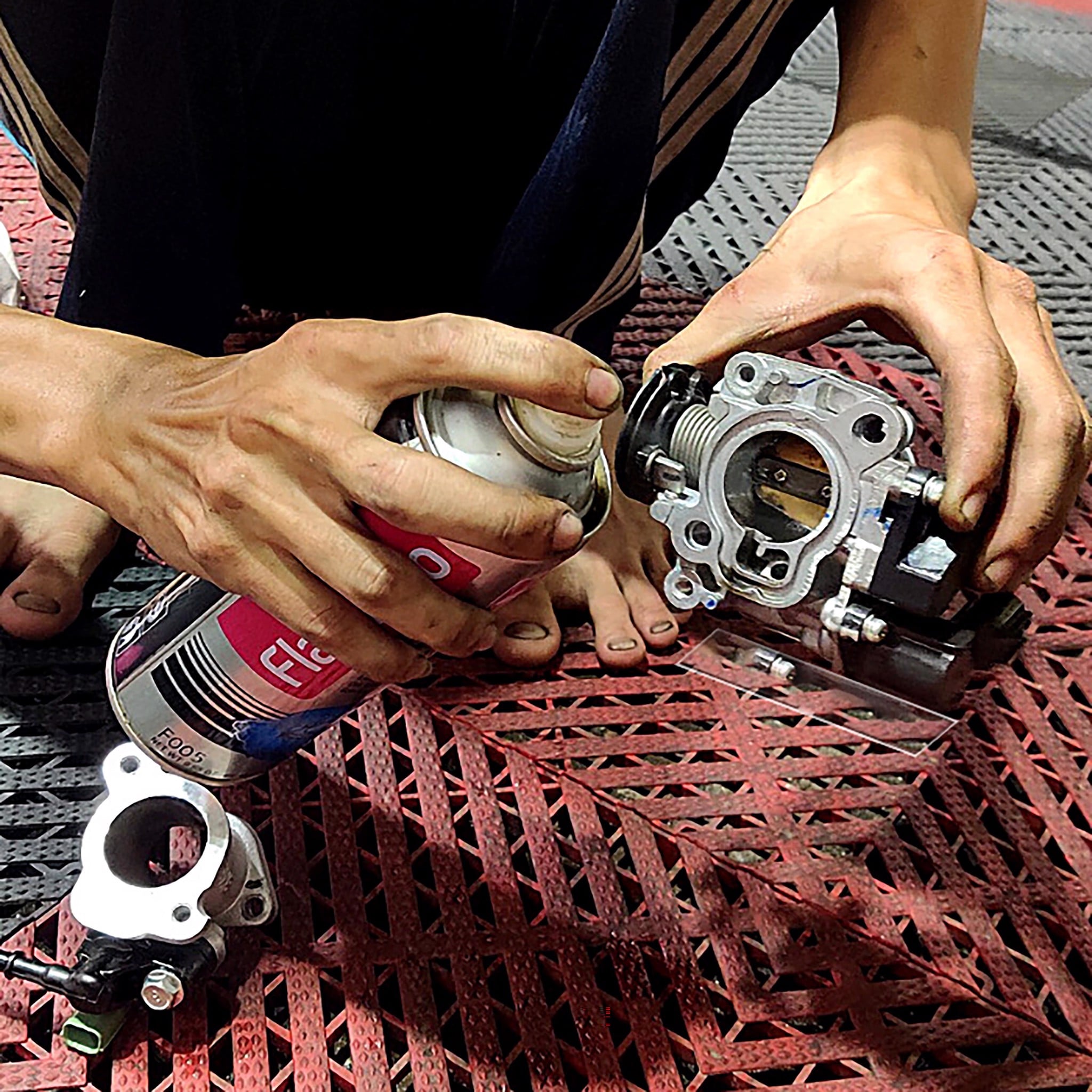 bình xịt vệ sinh tạp chất khỏi bề mặt kim loại FLAMINGO CARBURETOR CLEANER F005