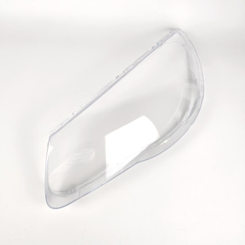 Vỏ đèn pha Hyundai Elantra bằng nhựa trong suốt, dành cho Hyundai Elantra, chất lượng cao. Vỏ này có một lớp phủ đặc biệt bằng gốm cao cấp, cung cấp khả năng chống mài mòn và lão hóa đặc biệt, đảm bảo độ bền lâu dài.